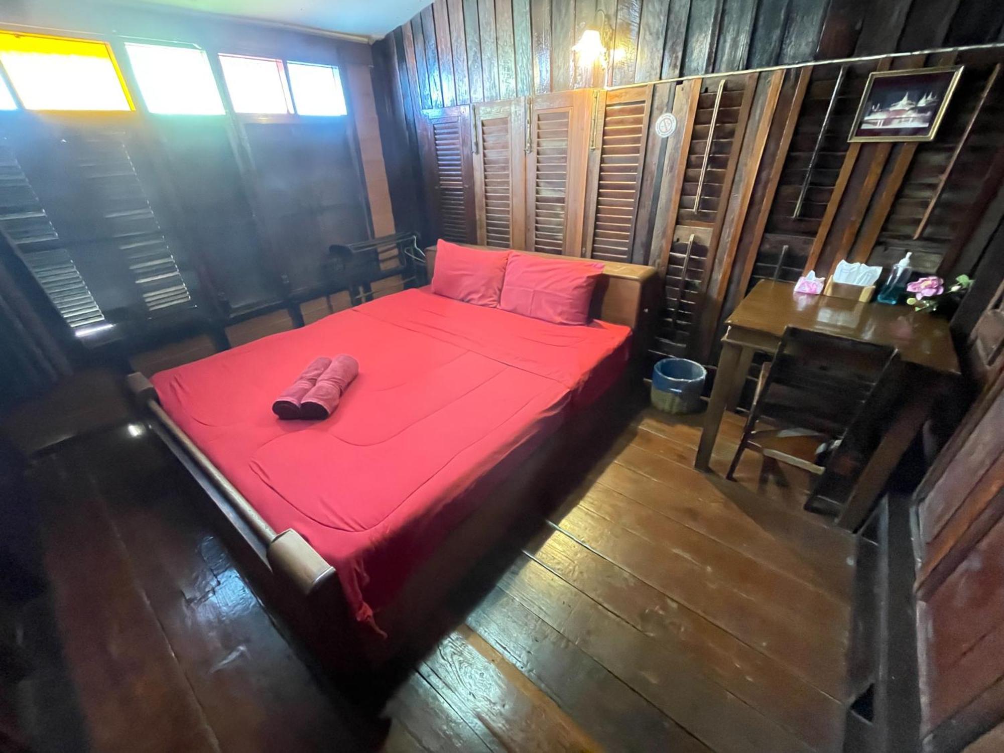 Baan Are Gong Riverside Homestay فرا ناخون سي أيوتثايا المظهر الخارجي الصورة
